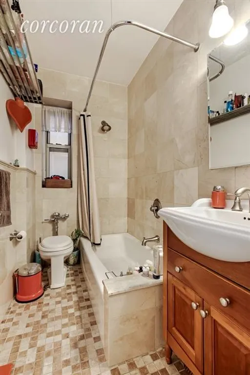 New York City Real Estate | View 210 West 19th Street, 6C | Bathroom | View 8
