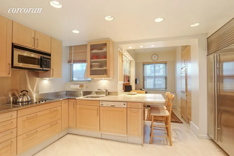 New York City Real Estate | View 700 Park Avenue, 19B | Kitchen | View 12
