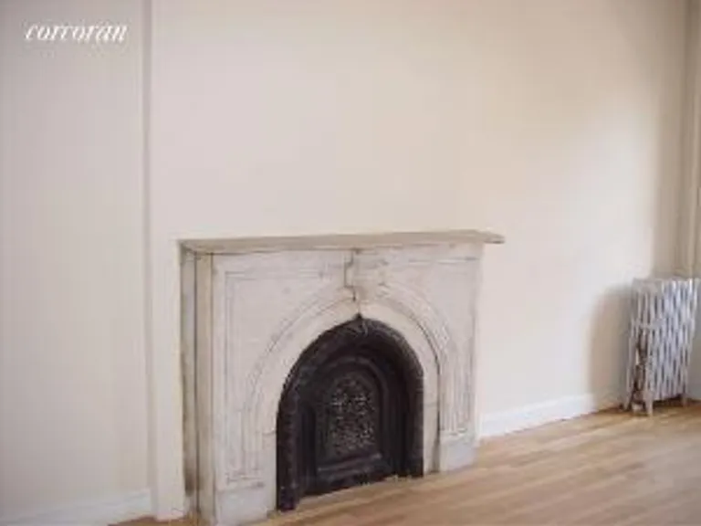New York City Real Estate | View 406 Clermont Avenue, 2 | 4 Beds, 1 Bath | View 1