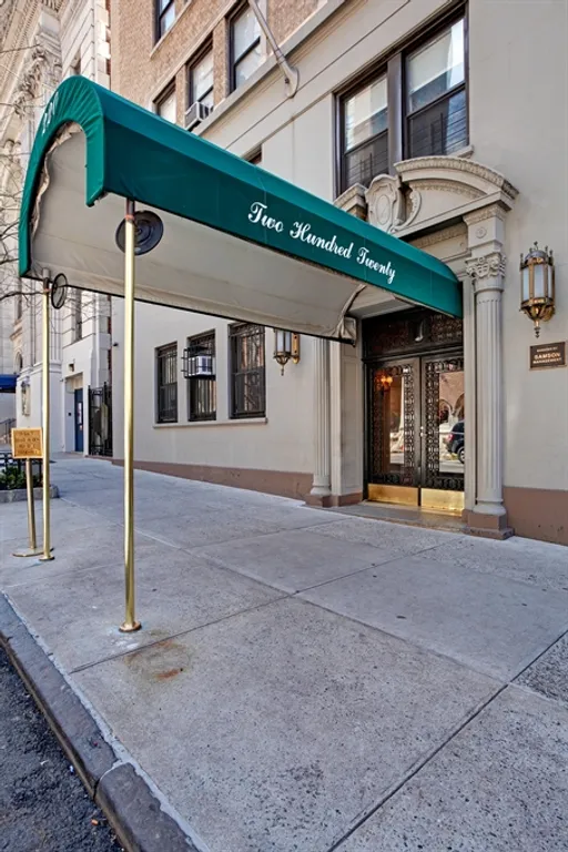 New York City Real Estate | View 220 West 93rd Street, 7A | 220 West 93rd Street | View 7