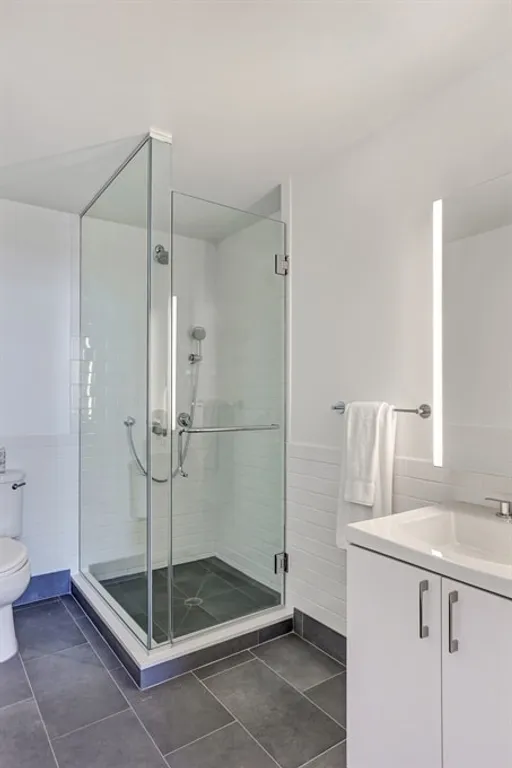 New York City Real Estate | View 70 Pine Street, PH5503 | Bathroom | View 4