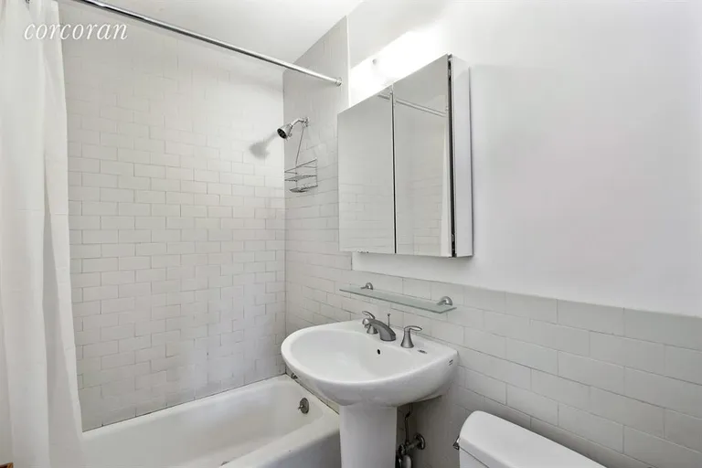New York City Real Estate | View 115 East 9th Street, 11P | Bathroom | View 5