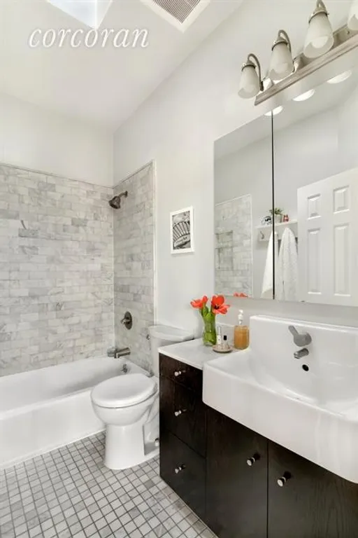 New York City Real Estate | View 435A 9th Street, 4 | Bathroom | View 6