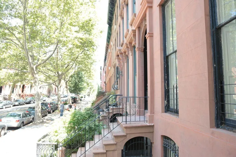 New York City Real Estate | View 437 Clermont Avenue, 2 | room 2 | View 3
