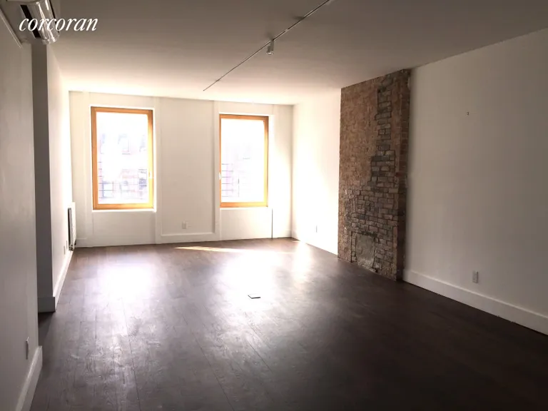 New York City Real Estate | View 31 Vanderbilt Avenue, 2 | Spacious living room | View 6