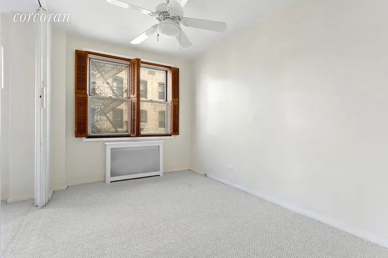 New York City Real Estate | View 435 East 77th Street, 5G | Sleeping Area | View 6