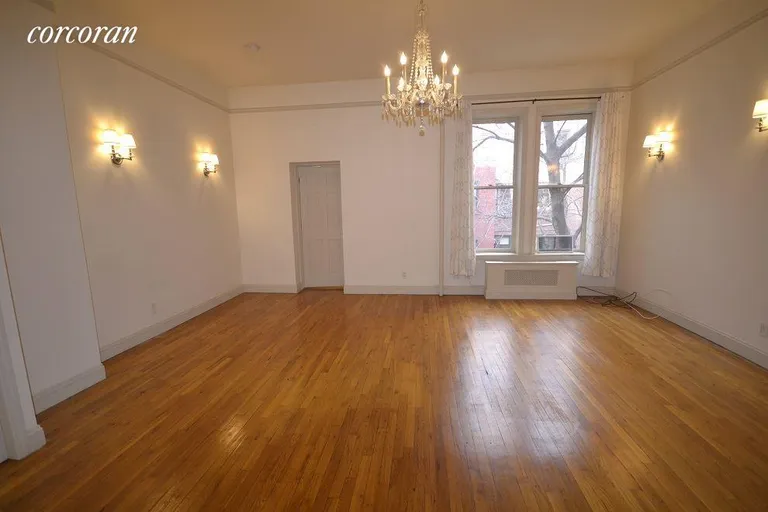 New York City Real Estate | View 25 West 70th Street, 2B | Spacious Living room | View 5