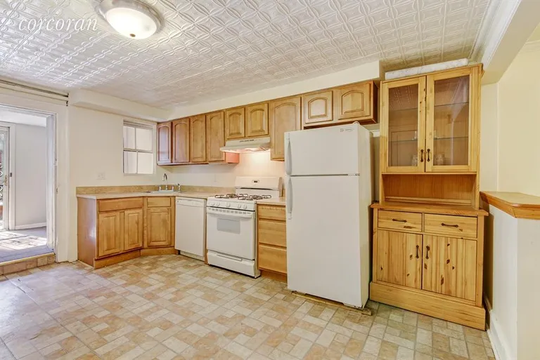 New York City Real Estate | View 32 Prospect Place, Garden | Large kitchen with dishwasher | View 4