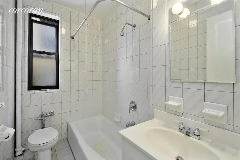 New York City Real Estate | View 124 West 93rd Street, 6A | Bathroom | View 7