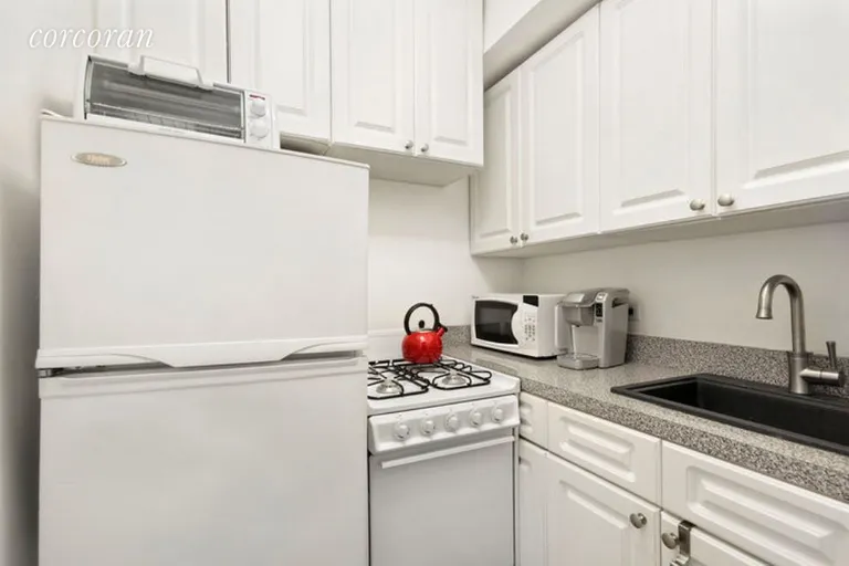 New York City Real Estate | View 311 East 75th Street, 5J | Separate Kitchen | View 4