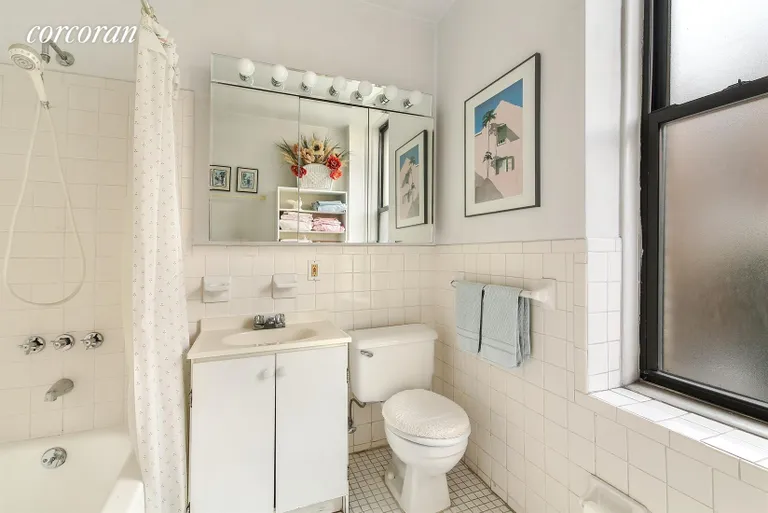 New York City Real Estate | View 229 West 97th Street, 4A | Bathroom | View 6