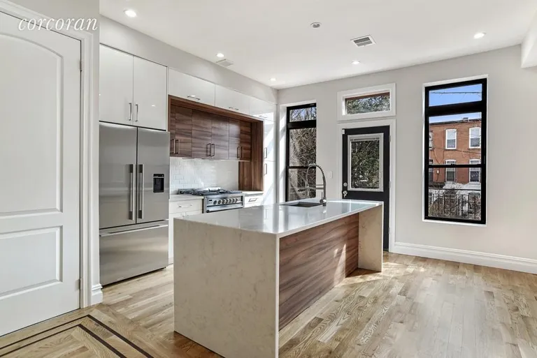 New York City Real Estate | View 794 Lexington Avenue | room 2 | View 3