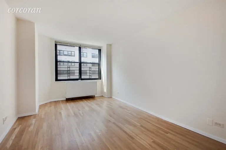 New York City Real Estate | View 301 East 87th Street, 11E | room 2 | View 3