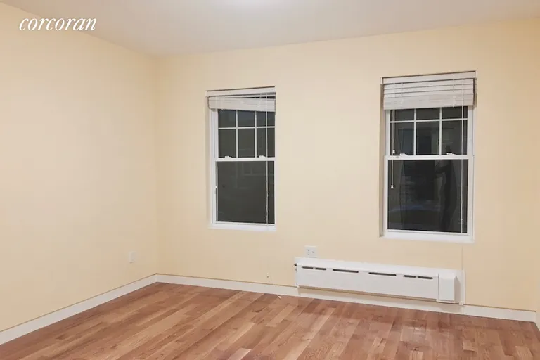 New York City Real Estate | View 32-33 47th Street, 2 | room 3 | View 4