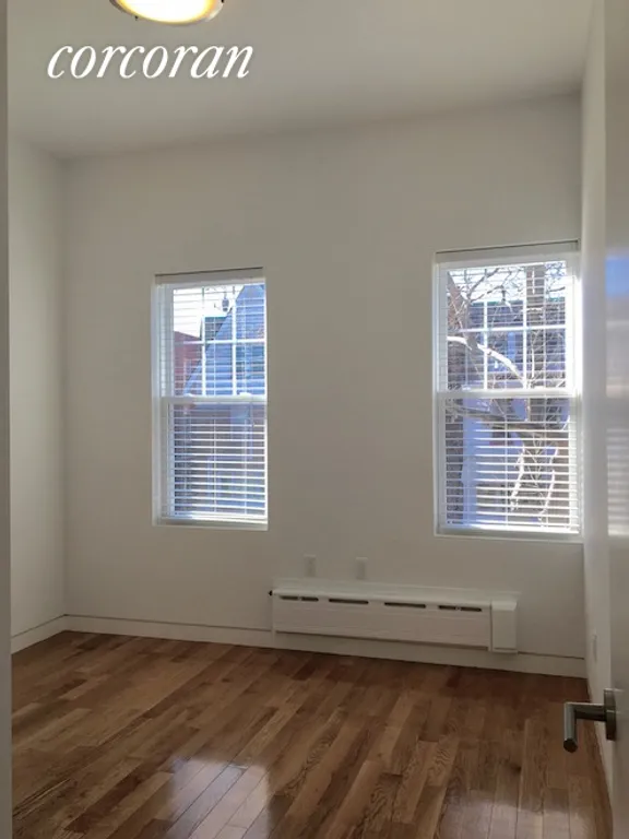 New York City Real Estate | View 32-33 47th Street, 2 | room 4 | View 5