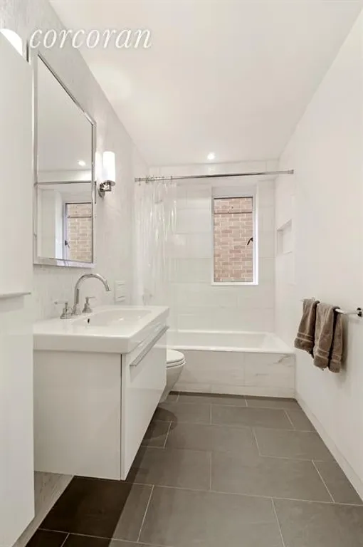 New York City Real Estate | View 200 East 57th Street, 15D | Bathroom | View 8
