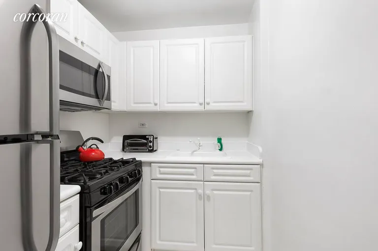 New York City Real Estate | View 305 East 40th Street, 10W | Apt. 10W - Kitchen | View 3