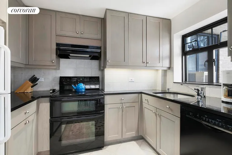 New York City Real Estate | View 160 Columbia Heights, 4C | Kitchen | View 4