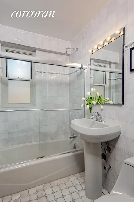 New York City Real Estate | View 165 East 32Nd Street, 16F | Windowed Bath | View 5