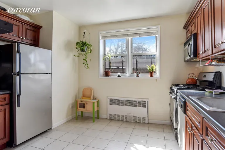 New York City Real Estate | View 616 East 18th Street, 1H | Eat in kitchen... or cook for a large party | View 3