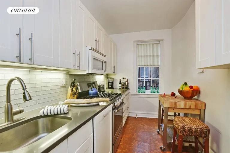 New York City Real Estate | View 20 Pierrepont Street, 2B | Kitchen | View 7