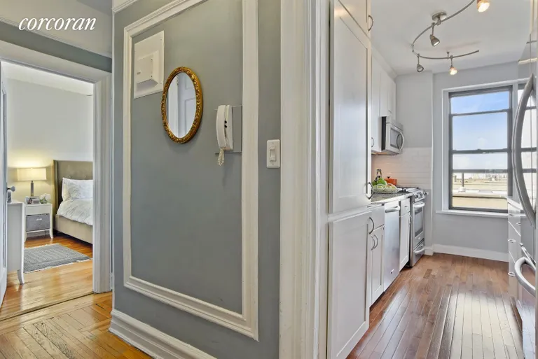 New York City Real Estate | View 125 Eastern Parkway, 5E | Charming foyer... | View 3