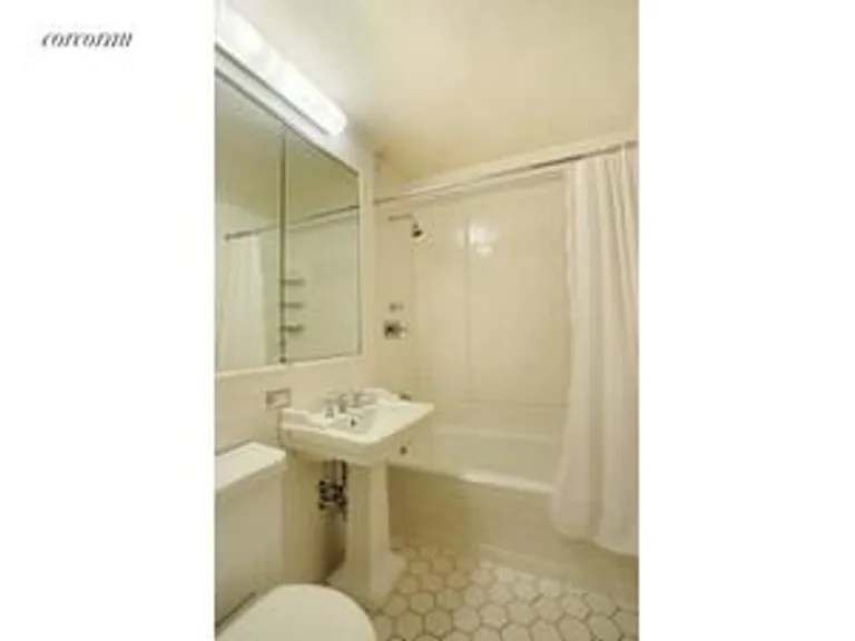 New York City Real Estate | View 1025 Fifth Avenue, 9GN | Master bathroom | View 6