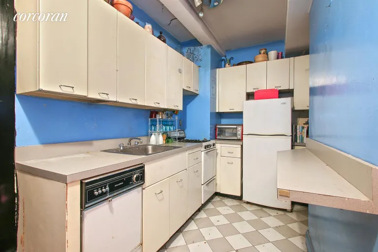 New York City Real Estate | View 12 East 97th Street, 6L | Kitchen with dishwasher | View 4