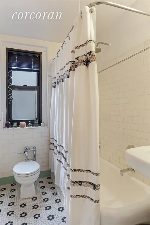 New York City Real Estate | View 235 West End Avenue, 9D | Bathroom | View 5