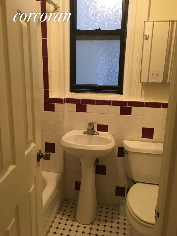 New York City Real Estate | View 433 Lincoln Place, 1R | Windowed Bathroom | View 9