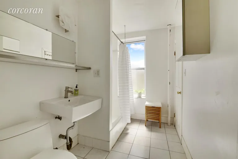 New York City Real Estate | View 628 Bergen Street | Full Bathroom | View 5