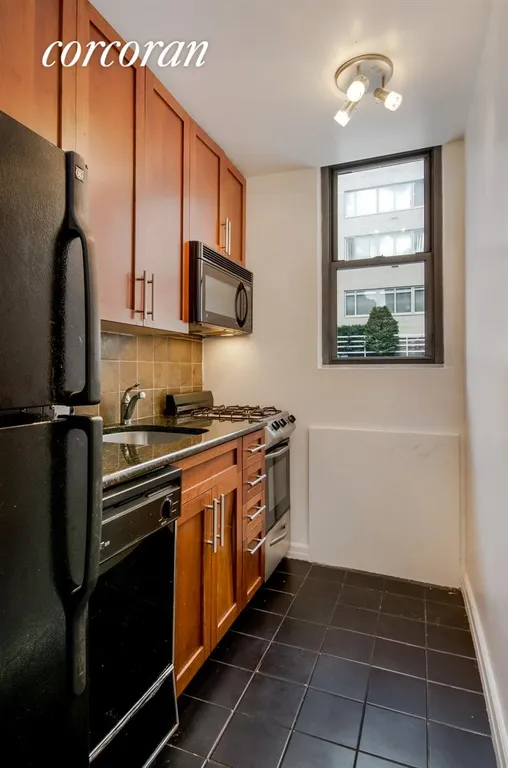 New York City Real Estate | View 209 East 56th Street, PHV | Kitchen | View 5