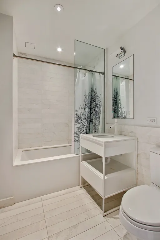 New York City Real Estate | View 241 Fifth Avenue, 5A | Bathroom | View 4