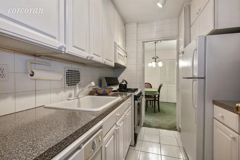 New York City Real Estate | View 10 East End Avenue, 4H | Kitchen | View 2