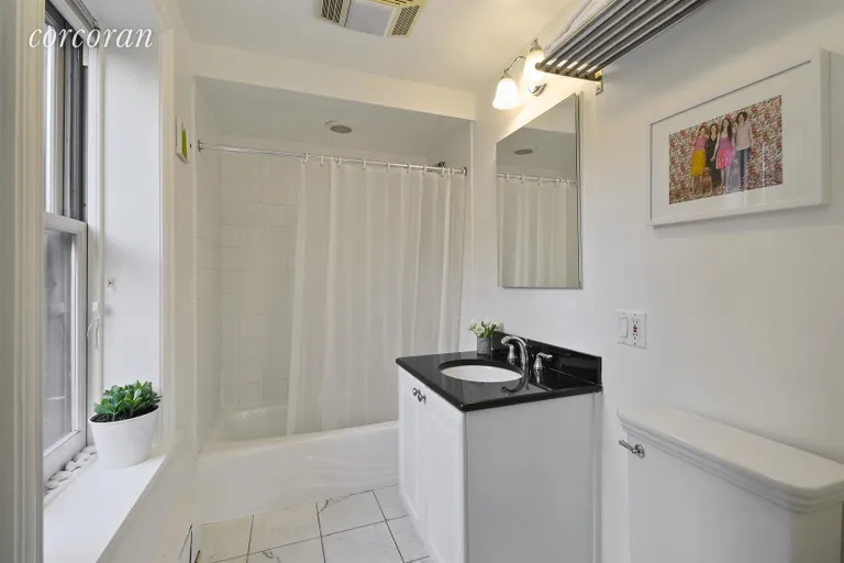 New York City Real Estate | View 24 Strong Place, 1 | En-Suite Bathroom | View 7