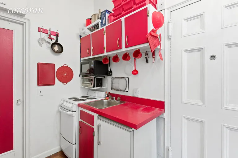 New York City Real Estate | View 45 Fifth Avenue, 1A | Cheerful Kitchen! | View 2