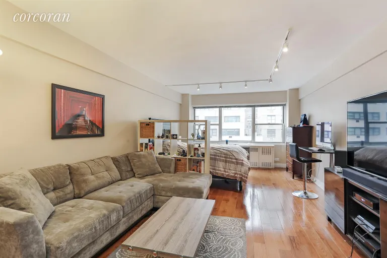 New York City Real Estate | View 333 East 46th Street, 11E | Living Room | View 3