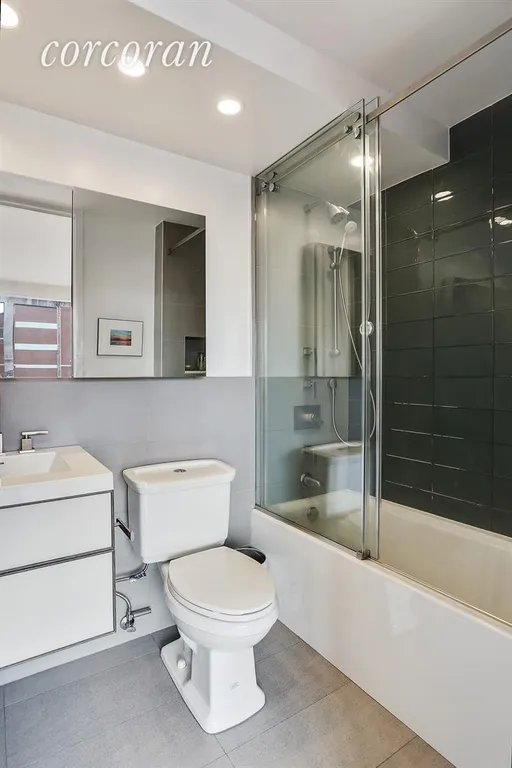 New York City Real Estate | View 250 West 89th Street, PH3C | Master Bathroom | View 5