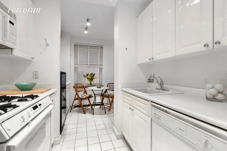 New York City Real Estate | View 201 East 80th Street, 3C | 8 | View 4