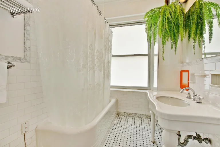 New York City Real Estate | View 258 Riverside Drive, 5A | Bathroom | View 8