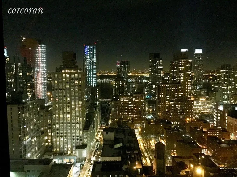 New York City Real Estate | View 161 West 61st Street, 28B | room 4 | View 5