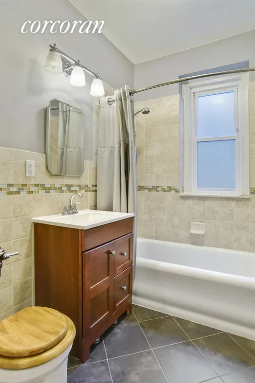 New York City Real Estate | View 637 41st Street, 1B | Bathroom | View 5