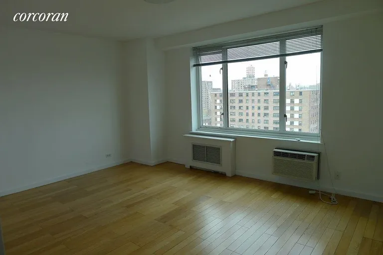 New York City Real Estate | View 392 Central Park West, 19H | Big bedroom | View 4