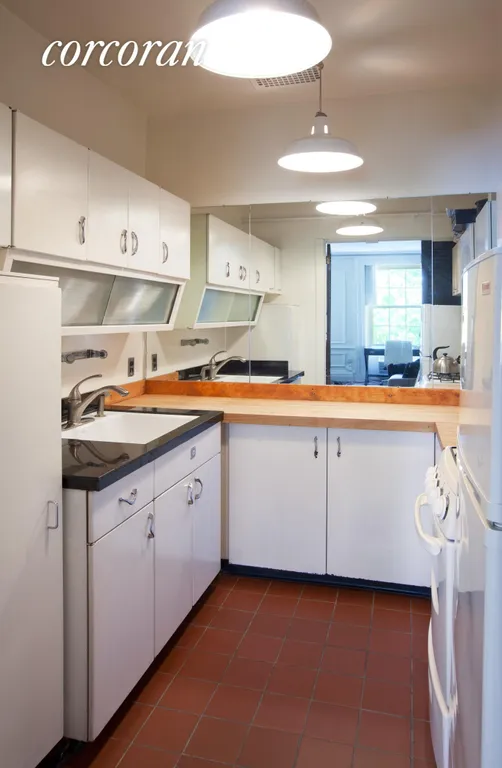 New York City Real Estate | View 109 EAST 19TH STREET, 4R | Great Counter Space. Efficient and Clean. | View 2