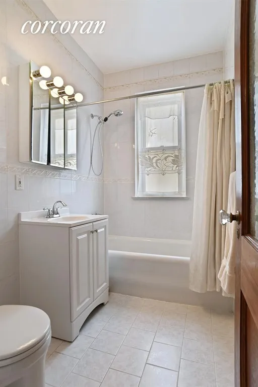 New York City Real Estate | View 549 41st Street, 2D | Bathroom | View 4