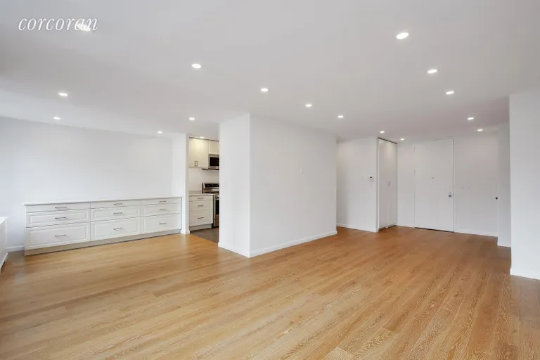 New York City Real Estate | View 30 West 61st Street, 17C | Kitchen / Dining Room | View 2