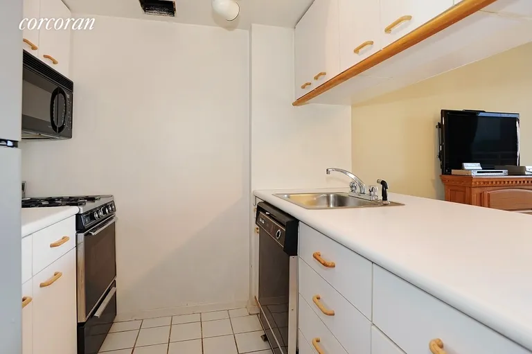 New York City Real Estate | View 393 West 49th Street, 5U | room 2 | View 3