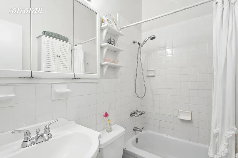 New York City Real Estate | View 119 West 85th Street, 2R | room 3 | View 4