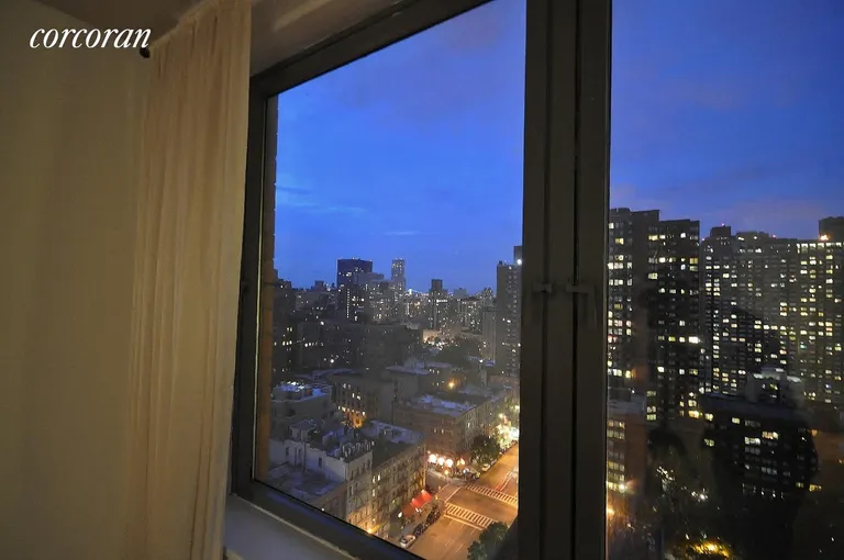 New York City Real Estate | View 1623 Third Avenue, 21B | room 4 | View 5