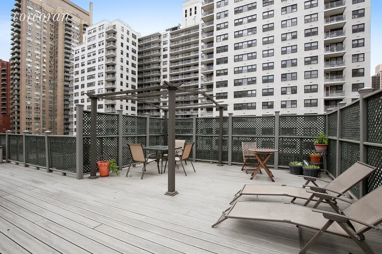 New York City Real Estate | View 320 East 86th Street, 3A | Roof Deck | View 4